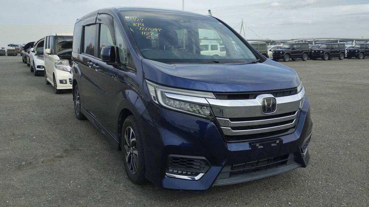 Honda Stepwgn - Темно-синий минивэн