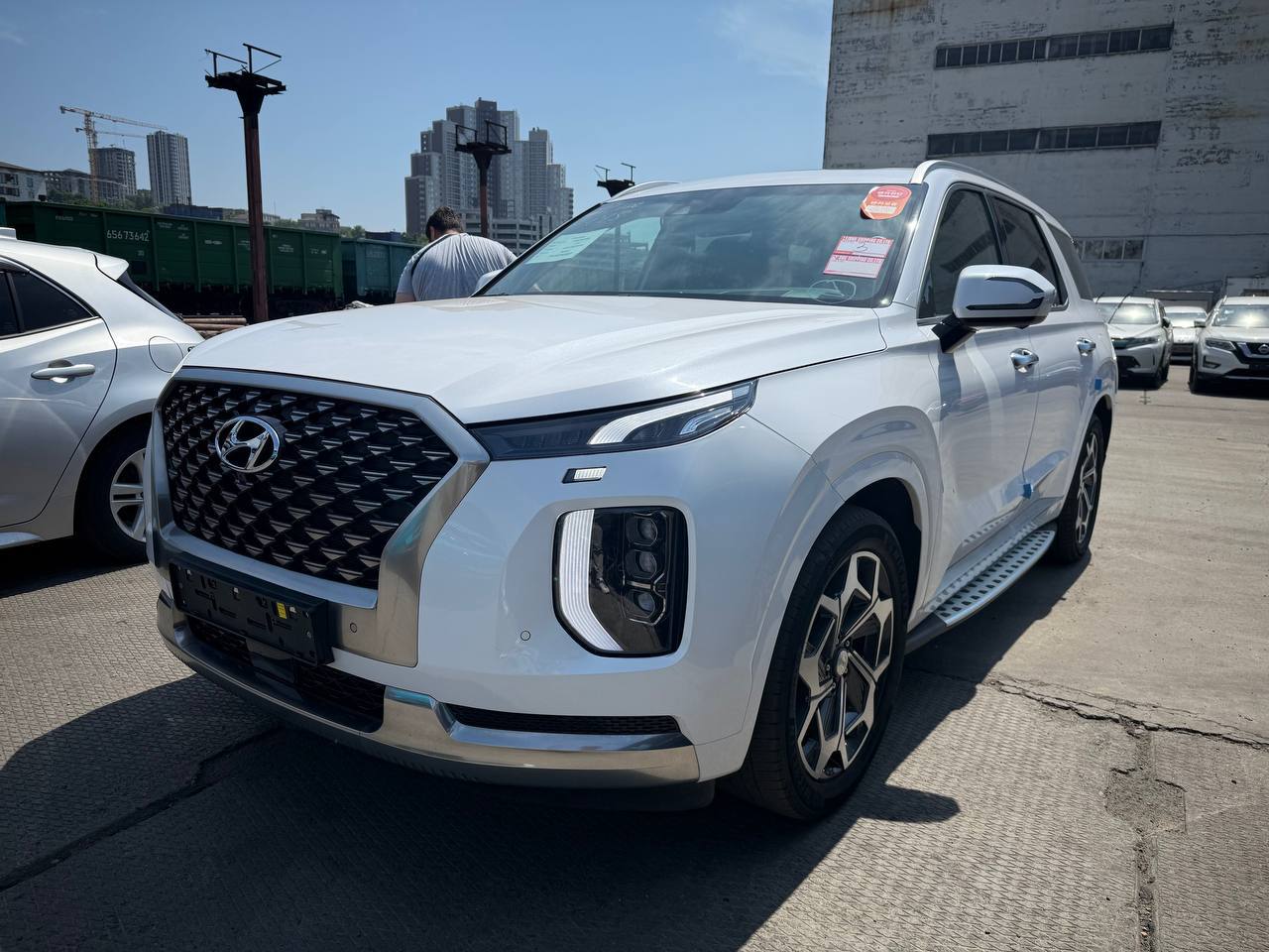 Hyundai Palisade - Белый внедорожник