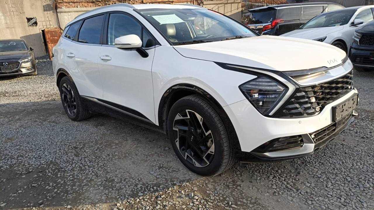 Kia Sportage - Белый кроссовер